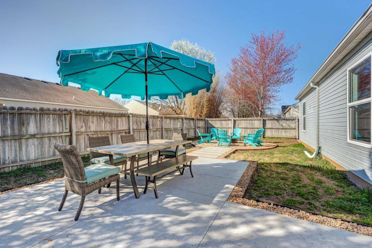 Chic Bentonville Home With Patio And Fire Pit! Екстер'єр фото