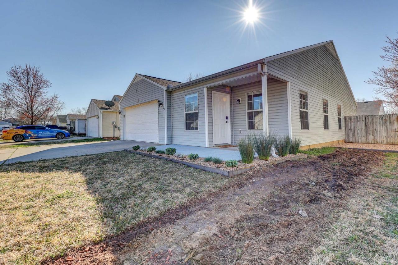 Chic Bentonville Home With Patio And Fire Pit! Екстер'єр фото
