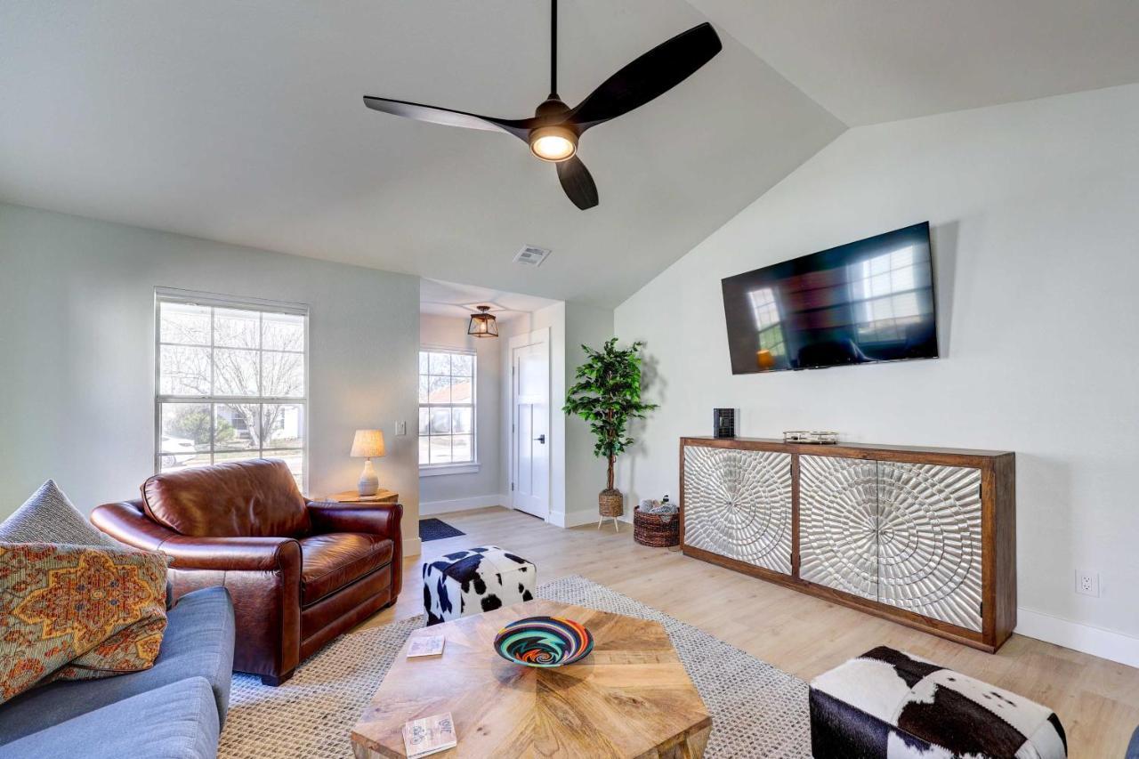 Chic Bentonville Home With Patio And Fire Pit! Екстер'єр фото