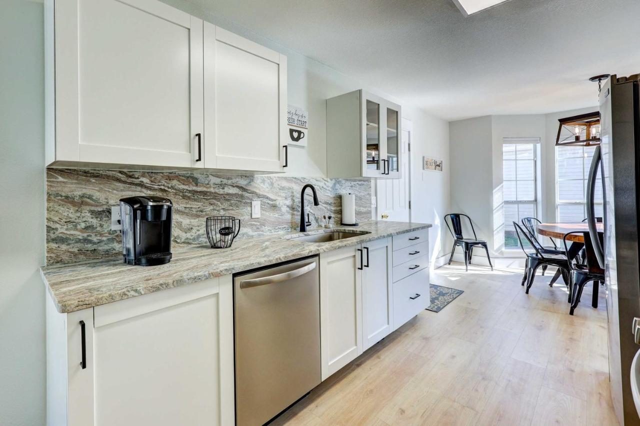 Chic Bentonville Home With Patio And Fire Pit! Екстер'єр фото