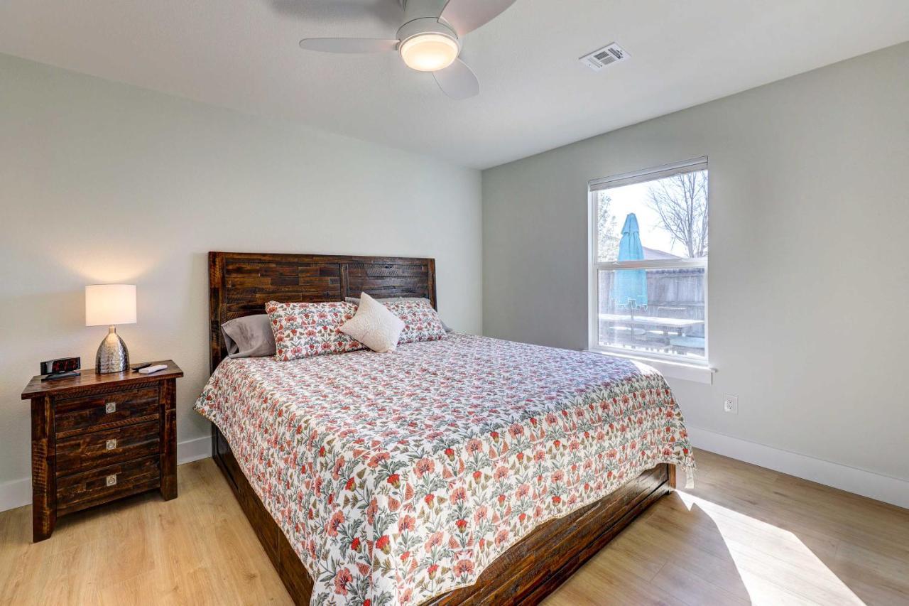Chic Bentonville Home With Patio And Fire Pit! Екстер'єр фото