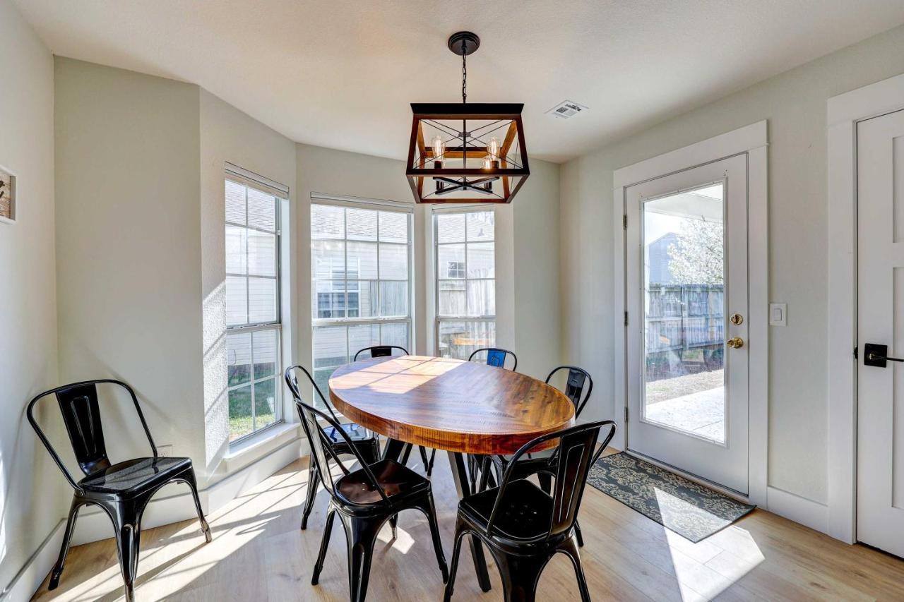 Chic Bentonville Home With Patio And Fire Pit! Екстер'єр фото